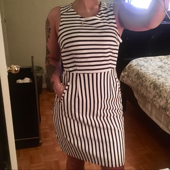 🔥2 for $30🔥Black & white striped dress - Picture 2 of 4